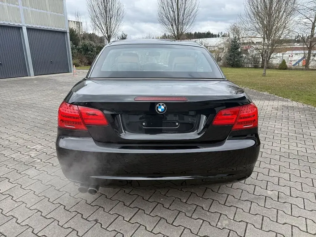 Gebraucht BMW 330 Cabriolet Sport Line 272 PS (200 kW) 2010 Schwarz Cabrio
