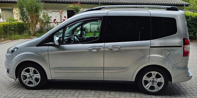 Silber Gebraucht 2018 Ford Tourneo Courier Trend Van / Kleinbus | 8.250 € (Superpreis) - Bild 1/4