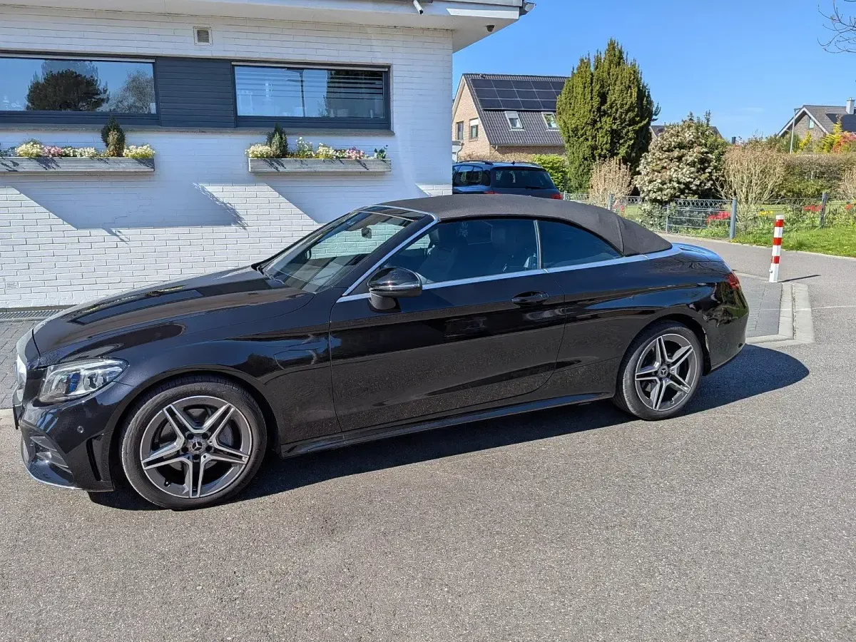 Gebraucht Mercedes C180 AMG line 156 PS (114 kW) 2018 Schwarz Cabrio