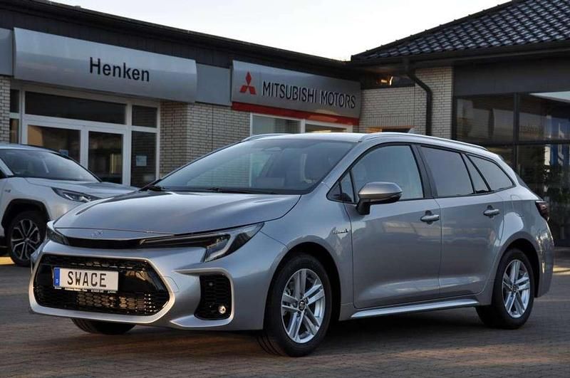 Neu Suzuki Swace Comfort+ 98 PS (72 kW) 2025 Silver metallic w/black interi Kombi