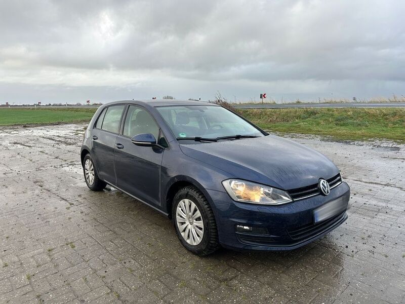Blau Gebraucht 2014 VW Golf VII Trendline Limousine | 9.000 € (Fairer Preis) - Bild 1/4