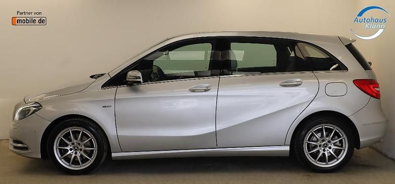 Gebraucht Mercedes B200 156 PS (114 kW) 2012 Silber Van / Kleinbus