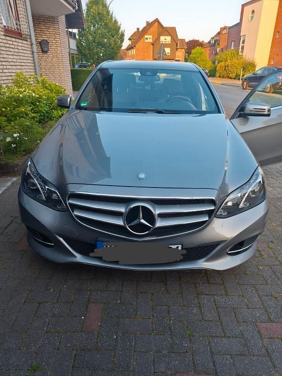 Gebraucht 2015 Mercedes E200 Sport Limousine | 15.799 € (Fairer Preis) - Bild 1/4