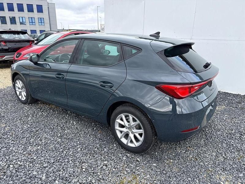 Neu Seat Leon Style 116 PS (85 kW) 2026 Fiord blau 9k9k Limousine