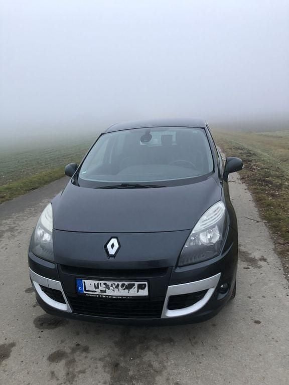 Schwarz Gebraucht 2010 Renault Scénic III Luxe Van / Kleinbus | 4.299 € (Fairer Preis) - Bild 1/4