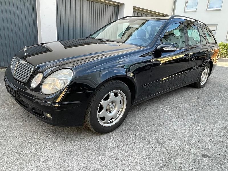 Schwarz Gebraucht 2005 Mercedes E220 Kombi | 2.600 € (Fairer Preis) - Bild 1/4