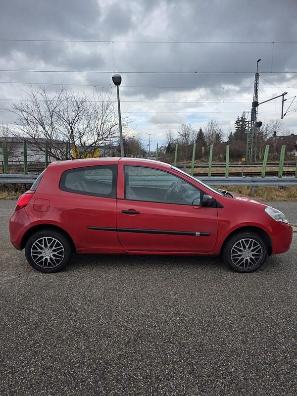 Gebraucht Renault Clio III 75 PS (55 kW) 2009 Rot Kleinwagen