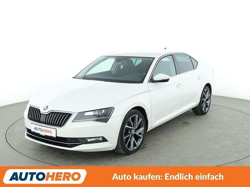 Weiß Gebraucht 2018 Skoda Superb Ambition Limousine | 17.360 € (Fairer Preis) - Bild 1/3