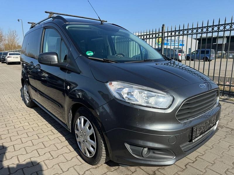 Gebraucht Ford Tourneo Courier Titanium 95 PS (69 kW) 2016 Van / Kleinbus