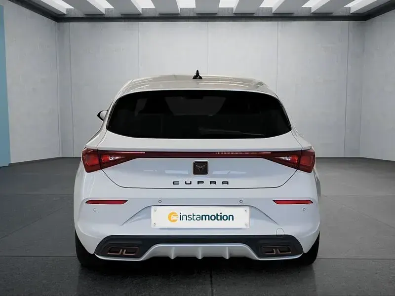 Używany Cupra Leon 204 KM (150 kW) 2022 Biały Hatchback