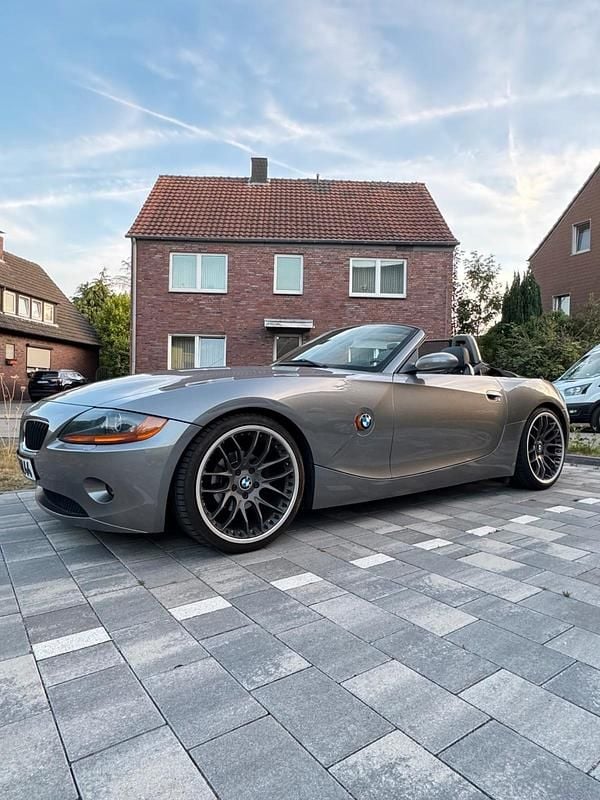 Grau Gebraucht 2004 BMW Z4 Cabrio | 10.490 € (Guter Preis) - Bild 1/4