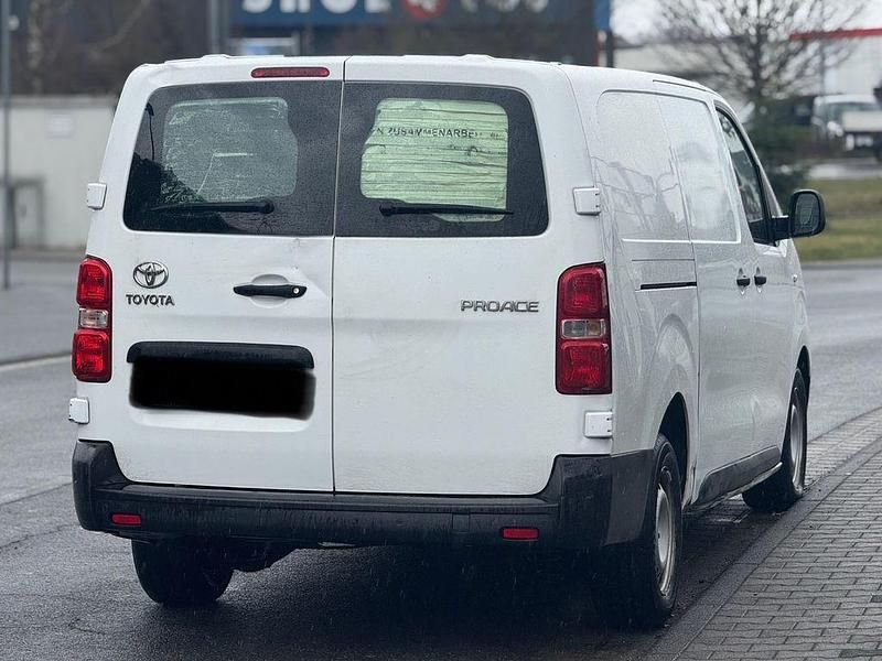 Gebraucht Toyota Proace 122 PS (89 kW) 2021 Weiß Van / Kleinbus