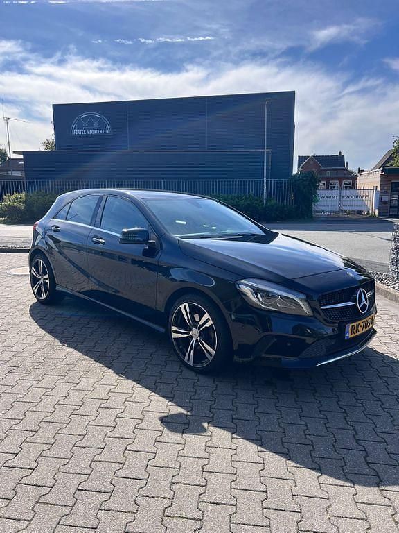 Schwarz Gebraucht 2016 Mercedes A180 Limousine | 13.499 € (Fairer Preis) - Bild 1/4