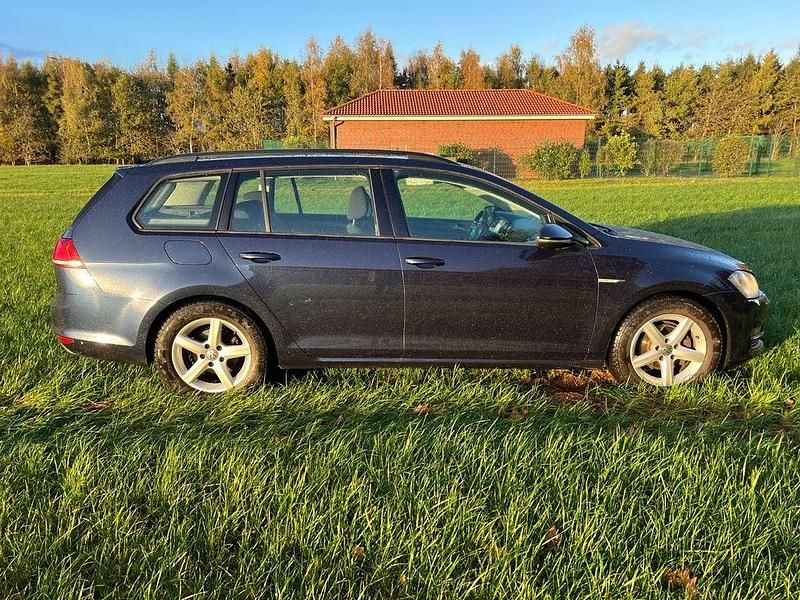 Gebraucht VW Golf VII Trendline 110 PS (80 kW) 2016 Blau Kombi