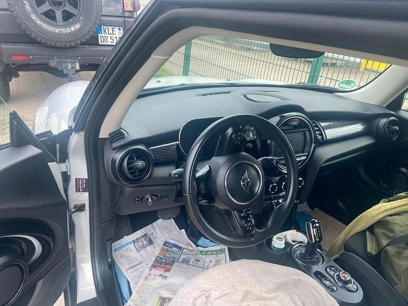 Weiß Gebraucht 2021 Mini Cooper SE Kleinwagen | 14.350 € (Guter Preis) - Bild 1/4