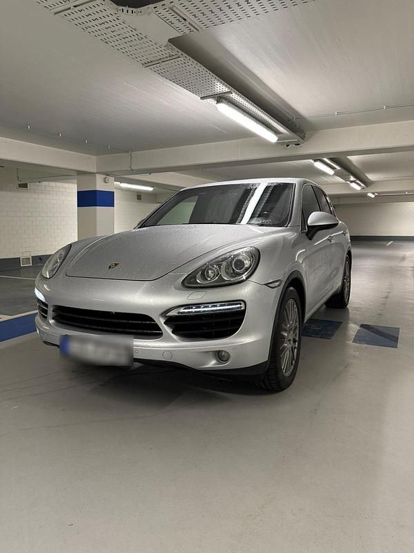 Silber Gebraucht 2012 Porsche Cayenne SUV | 23.000 € (Etwas zu teuer) - Bild 1/4
