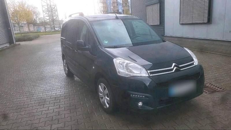 Gebraucht Citroën Berlingo 110 PS (80 kW) 2017 Schwarz Van / Kleinbus