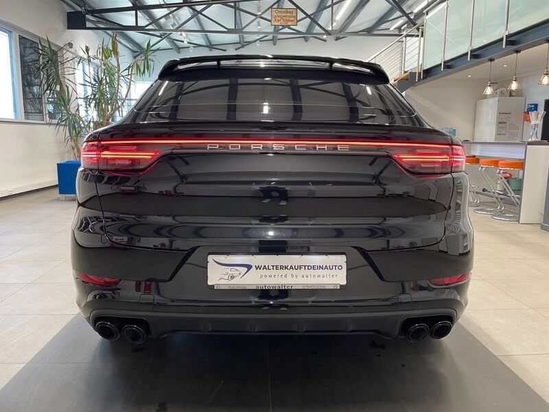 Schwarz Gebraucht 2021 Porsche Cayenne Turbo SUV | 84.900 € (Fairer Preis) - Bild 1/4