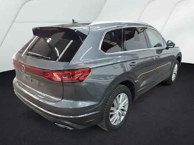 Gebraucht VW Touareg Elegance 231 PS (169 kW) 2025 Siliziumgrau metallic SUV