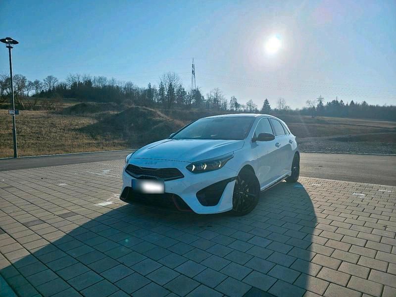 Gebraucht Kia Ceed GT GT 204 PS (150 kW) 2024 Weiß Limousine