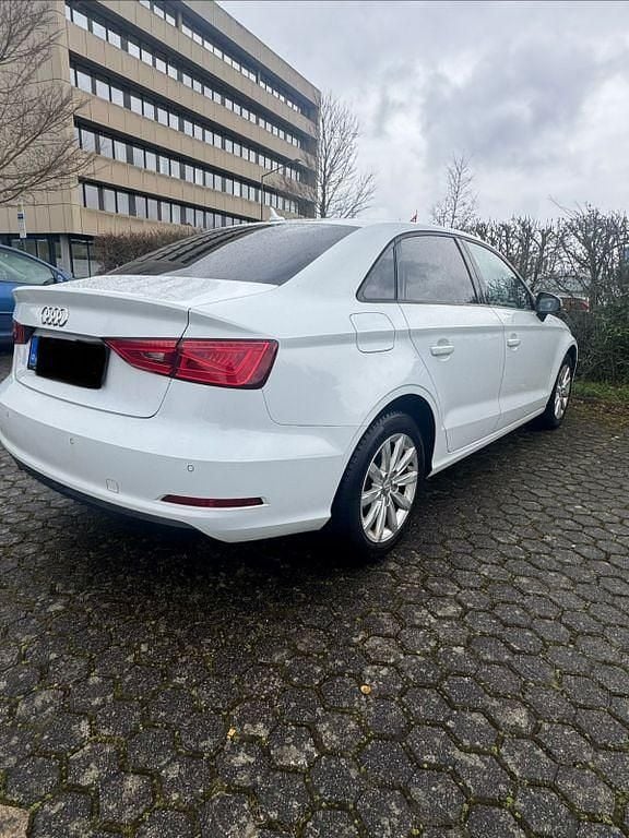 Gebraucht Audi A3 Attraction 110 PS (80 kW) 2016 Weiß Limousine