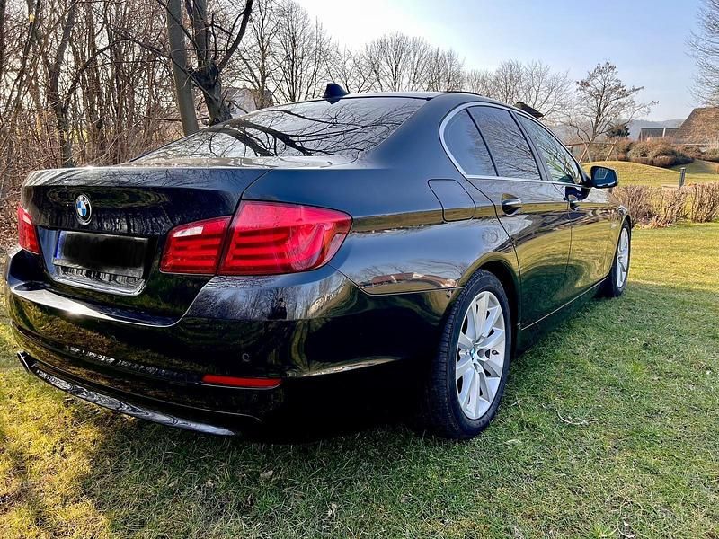 Gebraucht BMW 520 184 PS (135 kW) 2011 Schwarz Limousine