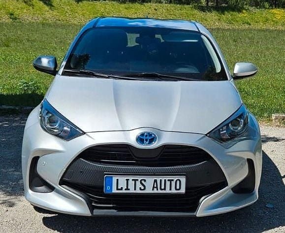 Silber Gebraucht 2020 Toyota Yaris Hybrid Comfort Limousine | 14.600 € (Guter Preis) - Bild 1/4