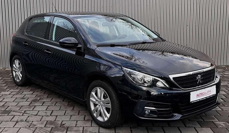 Gebraucht Peugeot 308 Active 131 PS (96 kW) 2021 Schwarz Kleinwagen