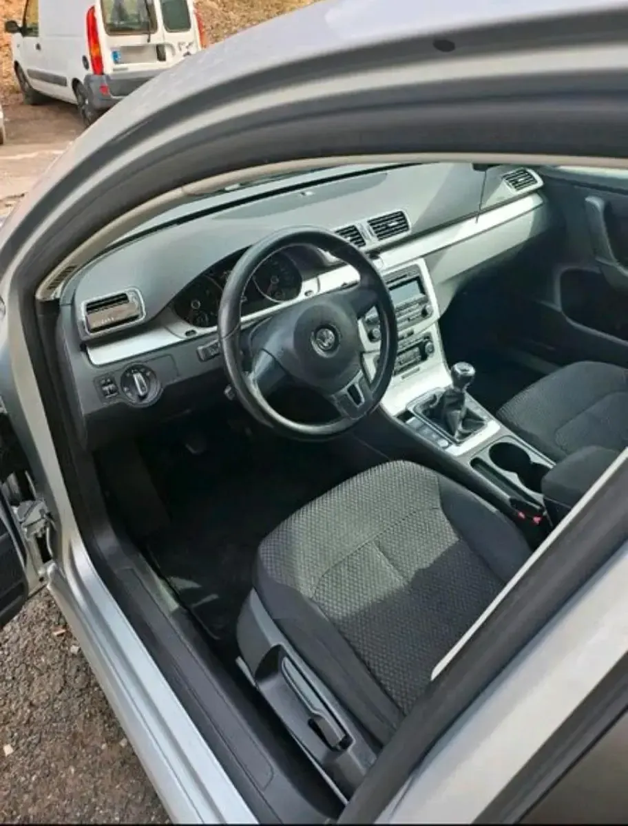 Gebraucht VW Passat 122 PS (89 kW) 2011 Silber Limousine