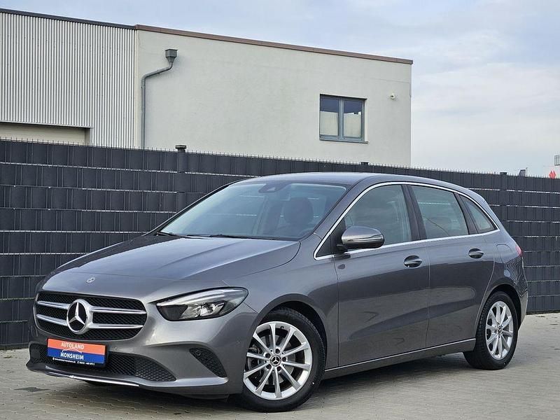 Grau Gebraucht 2019 Mercedes B200 Business Van / Kleinbus | 22.450 € (Fairer Preis) - Bild 1/4