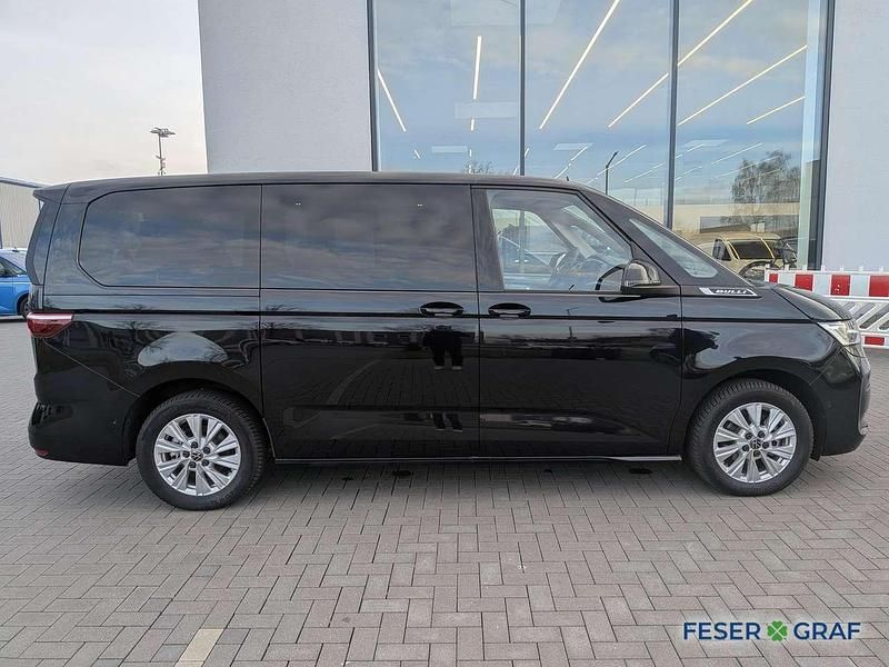 Gebraucht VW Multivan Life 150 PS (110 kW) 2024 Deep black perleffekt Van