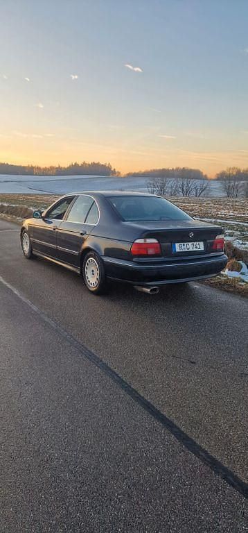 Schwarz Gebraucht 1997 BMW 520 Limousine | 1.799 € (Fairer Preis) - Bild 1/4