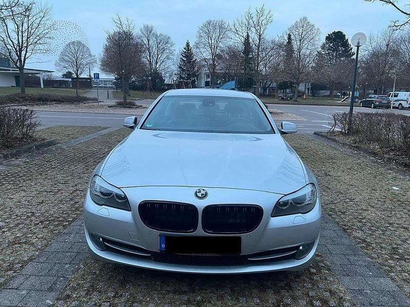 Gebraucht BMW 520 184 PS (135 kW) 2013 Silber Limousine