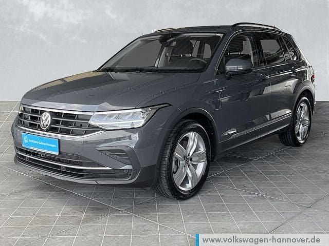Gebraucht VW Tiguan Life 190 PS (139 kW) 2022 Delfingrau metallic SUV