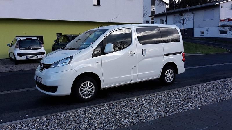 Weiß Gebraucht 2014 Nissan Evalia Van / Kleinbus | 11.900 € (Fairer Preis) - Bild 1/2