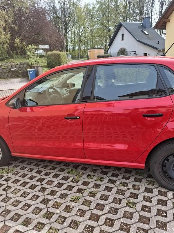 Gebraucht VW Polo 60 PS (44 kW) 2015 Rot Limousine