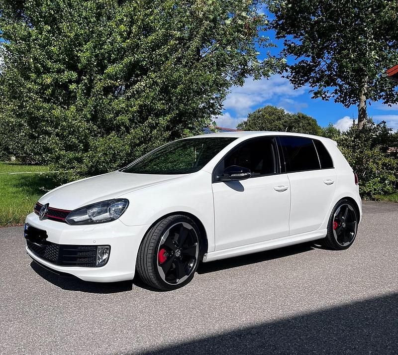 Weiß Gebraucht 2012 VW Golf VII Edition Kleinwagen | 15.000 € (Teuer) - Bild 1/4