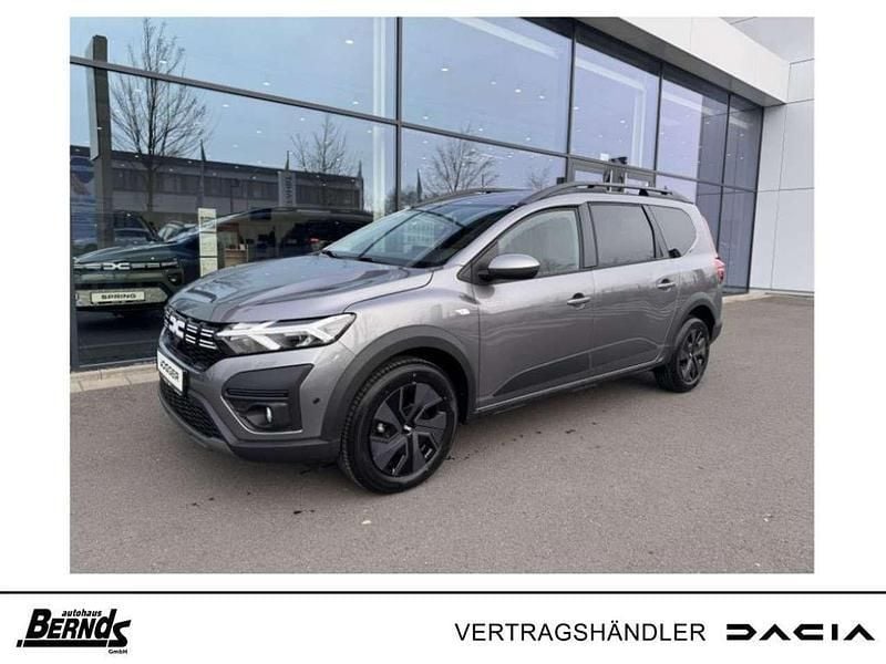 Dolomitgrau metallic Neu 2025 Dacia Jogger Expression Kombi | 21.999 € (Fairer Preis) - Bild 1/4