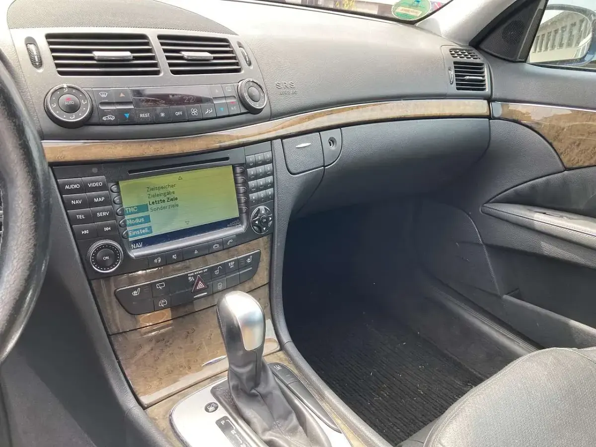 Gebraucht Mercedes E220 Avantgarde 150 PS (110 kW) 2006 Blau Kombi