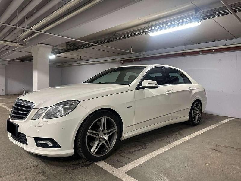 Gebraucht Mercedes E200 Avantgarde 136 PS (100 kW) 2011 Weiß Limousine