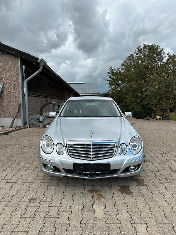 Silber Gebraucht 2007 Mercedes E220 Limousine | 5.650 € (Fairer Preis) - Bild 1/4