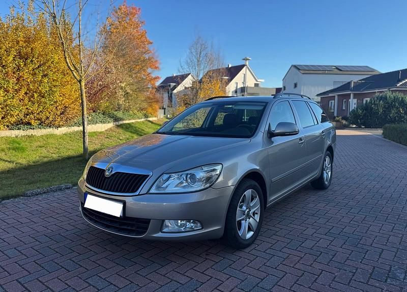 Grau Gebraucht 2009 Skoda Octavia Exclusive Kombi | 6.850 € (Fairer Preis) - Bild 1/4