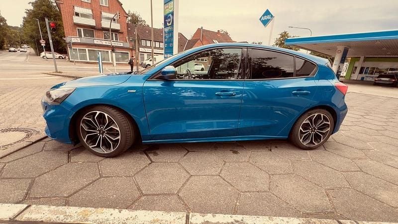 Gebraucht Ford Focus ST-Line 120 PS (88 kW) 2018 Blau Limousine