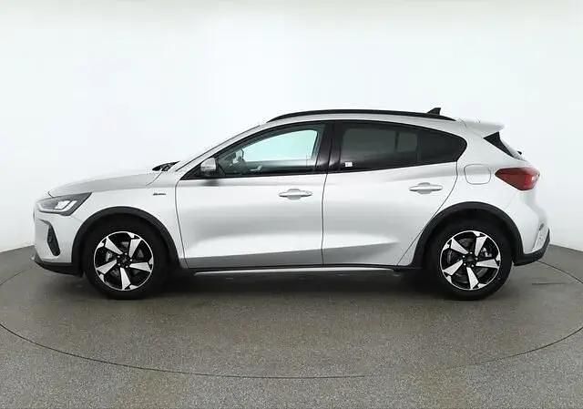 Używany Ford Focus Active 125 KM (91 kW) 2023 Srebrny Sedan/Limuzyna