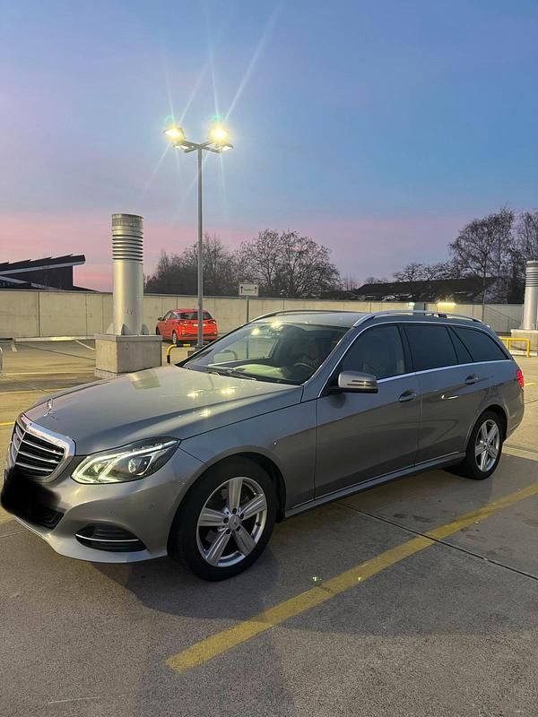 Gebraucht Mercedes E220 Elegance 170 PS (125 kW) 2014 Grau Kombi