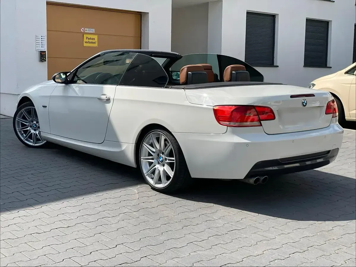 Gebraucht BMW 330 270 PS (198 kW) 2009 Weiß Cabrio