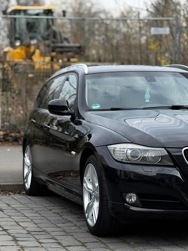 Używany BMW 320 Efficient Dynamics 184 KM (135 kW) 2010 Czarny Kombi