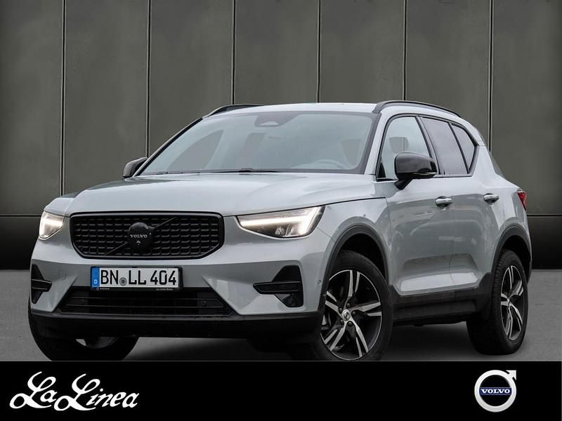 Grau Gebraucht 2025 Volvo XC40 Plus SUV | 43.940 € (Teuer) - Bild 1/3