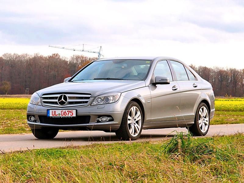 Silber Gebraucht 2009 Mercedes C280 Avantgarde Limousine | 8.495 € (Fairer Preis) - Bild 1/4
