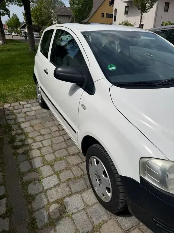 Gebraucht VW Fox 60 PS (44 kW) 2008 Weiß Kleinwagen